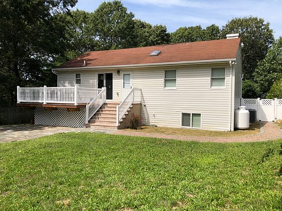 4th image of 90 Cedar Ln