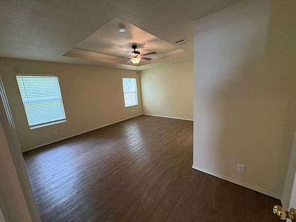 5th image of 137 Michelle Ln