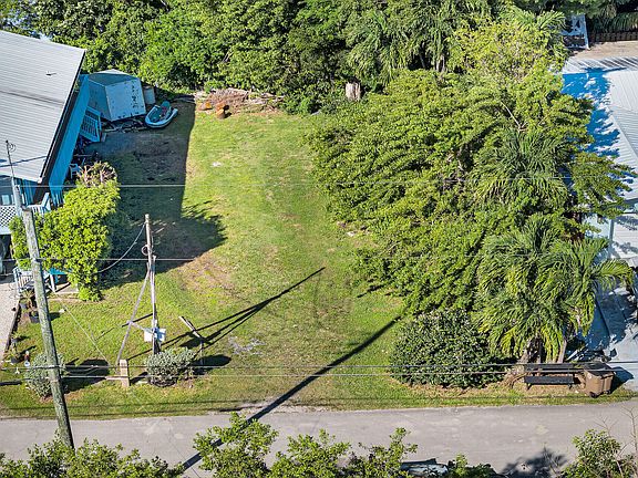 3rd image of 993 Gibraltar Rd