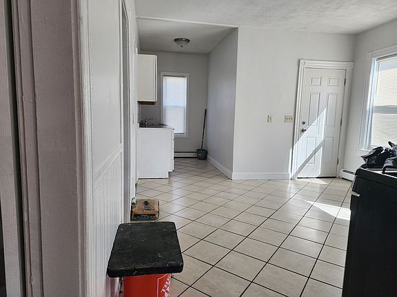 5th image of 13 Greenwood St Floor 3