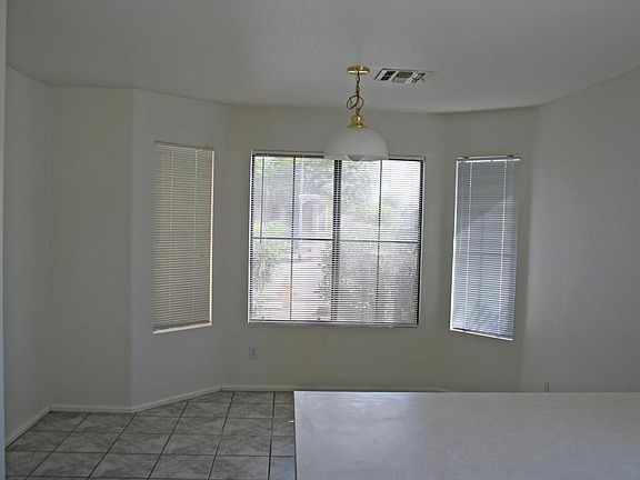 Bay Window brightens Kitchen / Breakfast Area