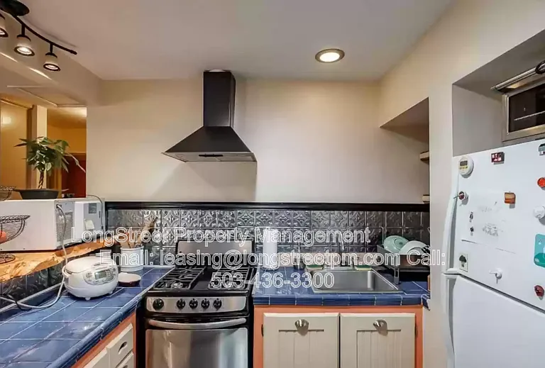 744 NW 16th St — Photo 6