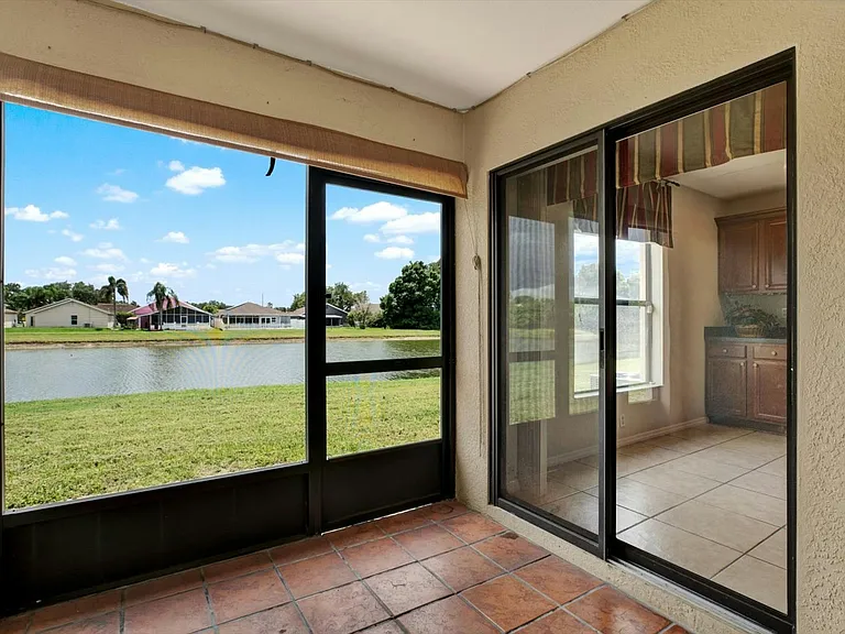 2630 Edgewater Falls Dr — Photo 16