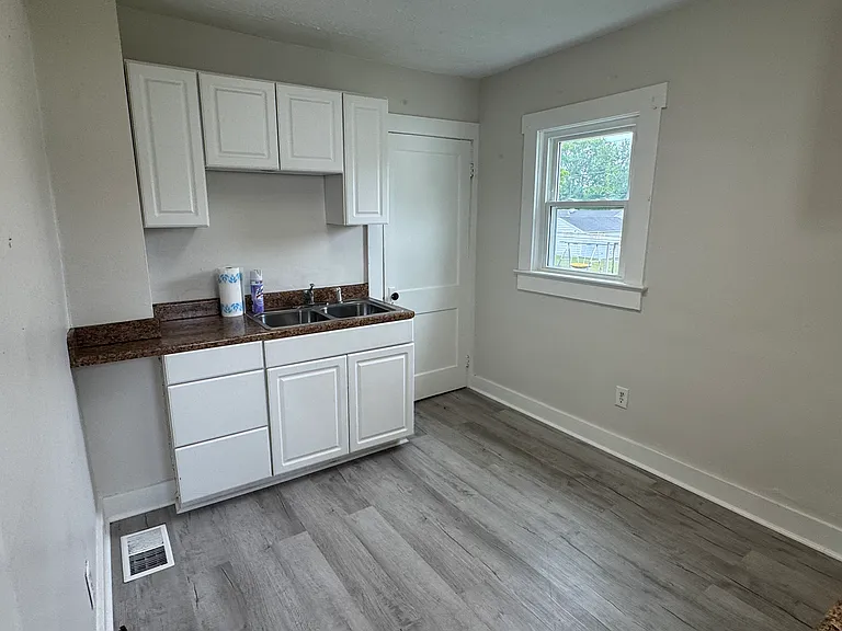 1601 S Yellow Springs St — Photo 7