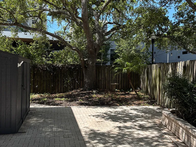 2933 W Santiago St — Photo 11