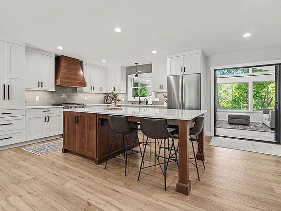 5th image of 3557 Valentine Rd