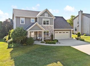 1716 Highlandview Dr, West Bend, WI 53095