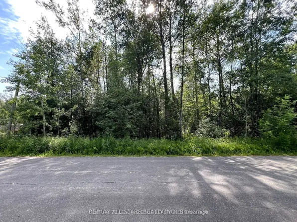 34 Nicholson Dr, Uxbridge, ON L9P 1R2