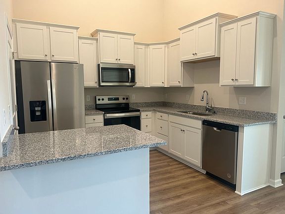 2nd image of 934 Manitou Cir