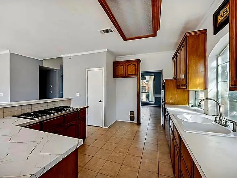 2657 Hillside Dr — Photo 6