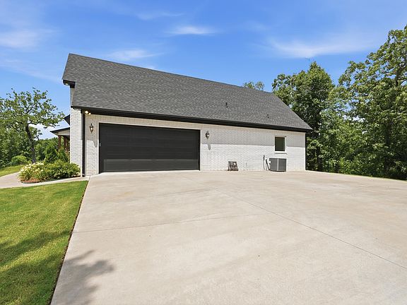 3rd image of 27 Vilanco Estates Dr