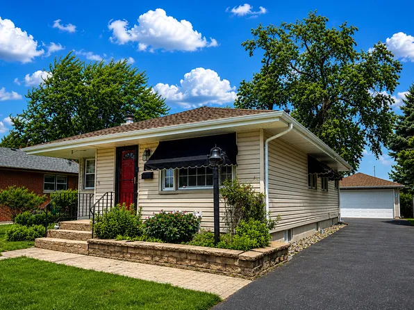 715 River Dr, Munster, IN 46321