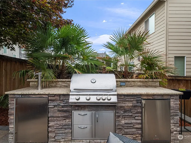 574 Lyons Pl NE — Photo 21