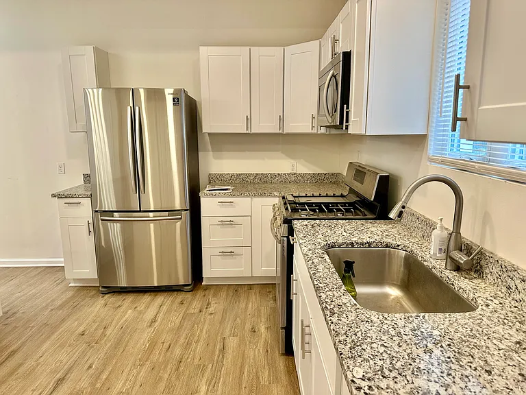 2214 W 32nd St #1 — Photo 7