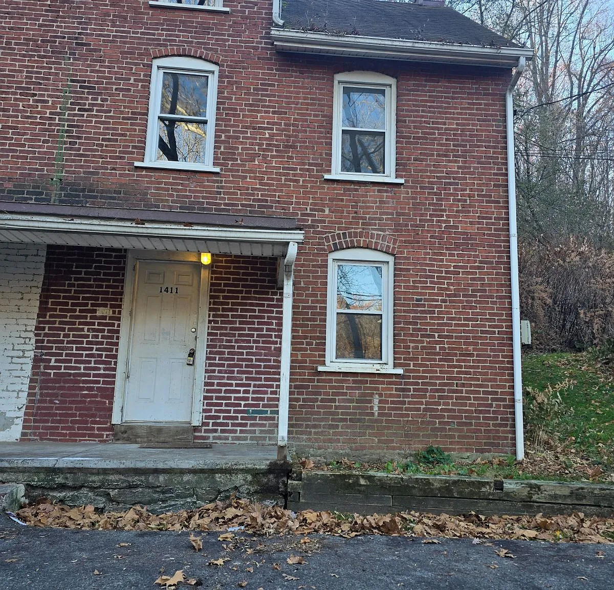 1413 Brick St — Photo 1