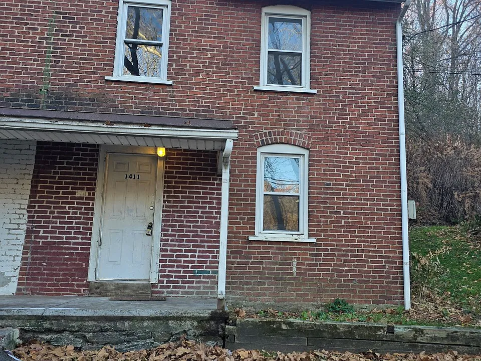 1414 Brick Row