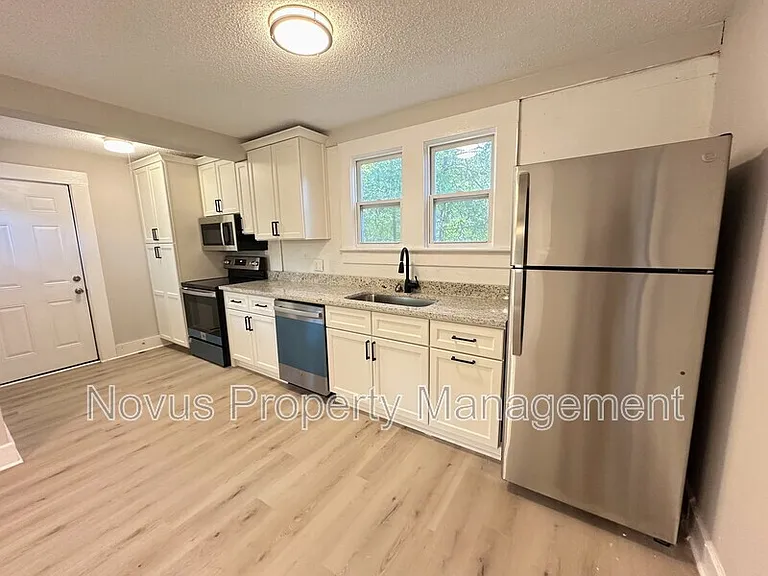 427 Adamson Ave — Photo 11