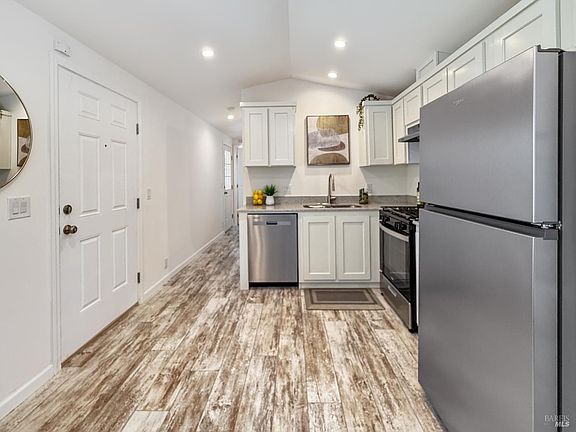 4th image of 101 Colgan Avenue #26