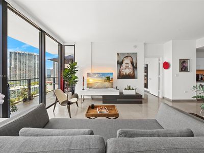 68 SE 6th St APT 1708, Miami, FL, 33131