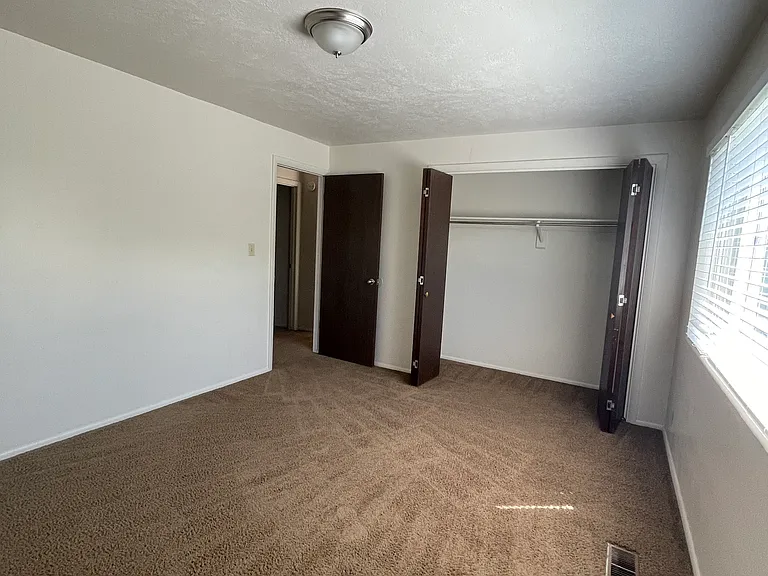 55 E 600 N — Photo 10