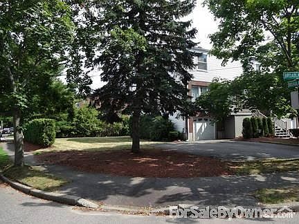 2nd image of 4 Broadlawn Dr