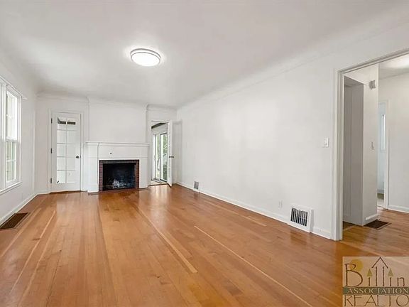 2nd image of 2203 Pine St