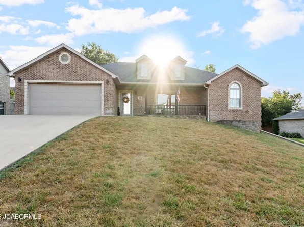 524 Natchez Trace Dr, Jefferson City, MO 65109