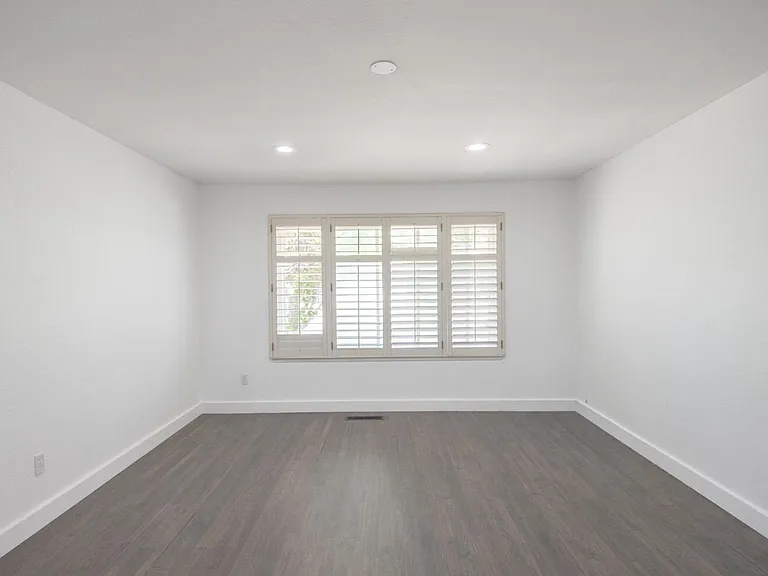 1321 Astoria Dr — Photo 42