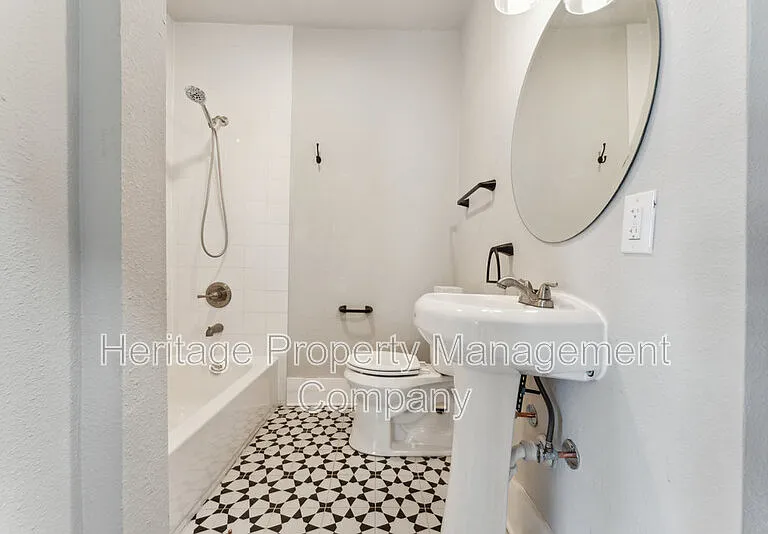 1031 Schley Ave — Photo 14