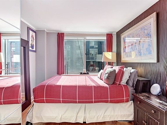 4th image of 505 W 47th St #4C