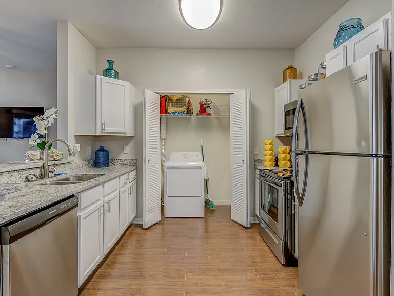 Water's Edge Apartment Homes — Photo 10