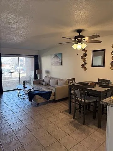 2 bed, 1.0 bath, 1008 sqft, $1,500 — Photo 3