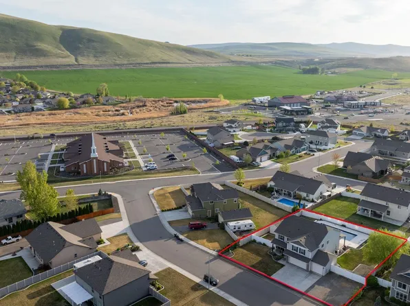 3059 Sugar Plum Ave, West Richland, WA 99353