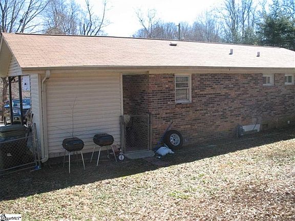 5th image of 107 Pine Hill Dr