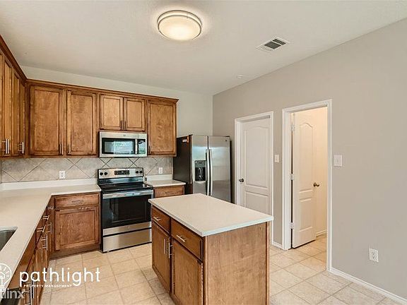 5th image of 125 Castle Dr