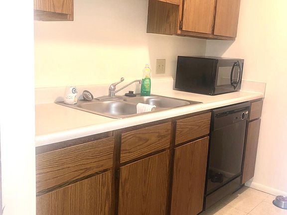 5th image of 2901 Winchester Dr APT C