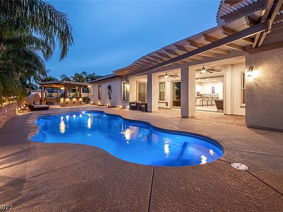 4th image of 2778 Delano Dr