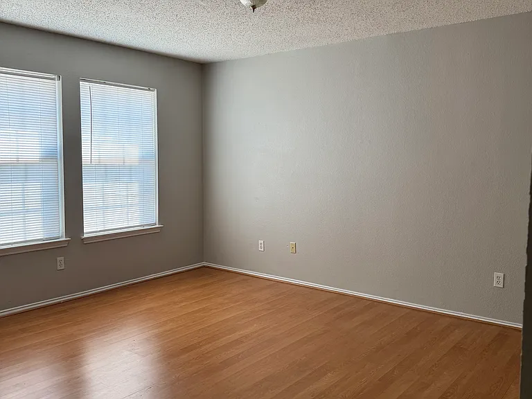 913 Larkspur Dr — Photo 14