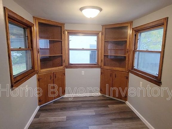 3rd image of 236 Hilton Ave