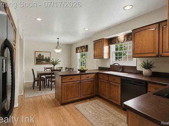 3rd image of 31223 Barrington Dr