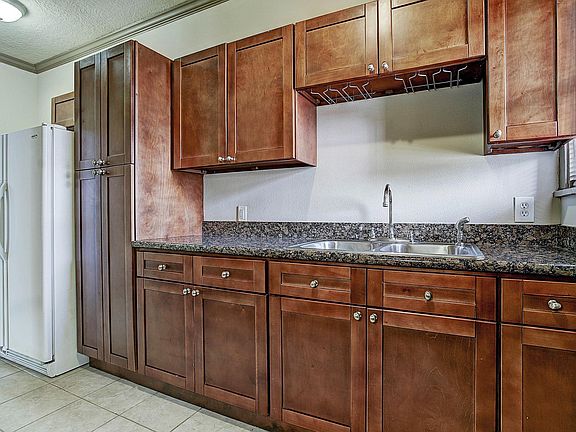 2nd image of 2323 Park St Unit 1