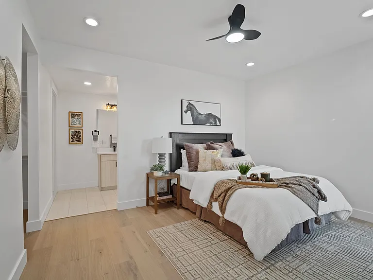 603 N Darwin St — Photo 17
