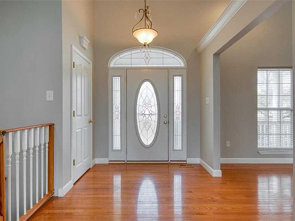 3rd image of 180 Brook Hill Ln