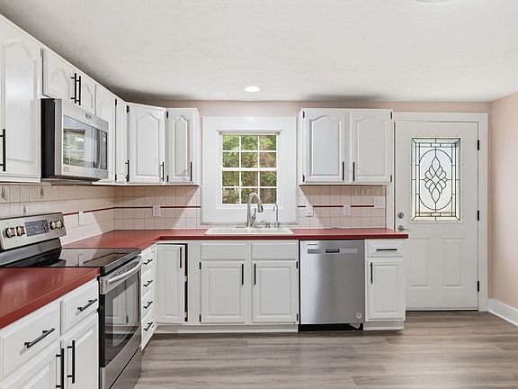 3rd image of 18 Fuller Ave