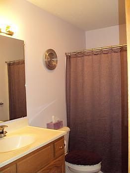 Full bathroom on the main level.