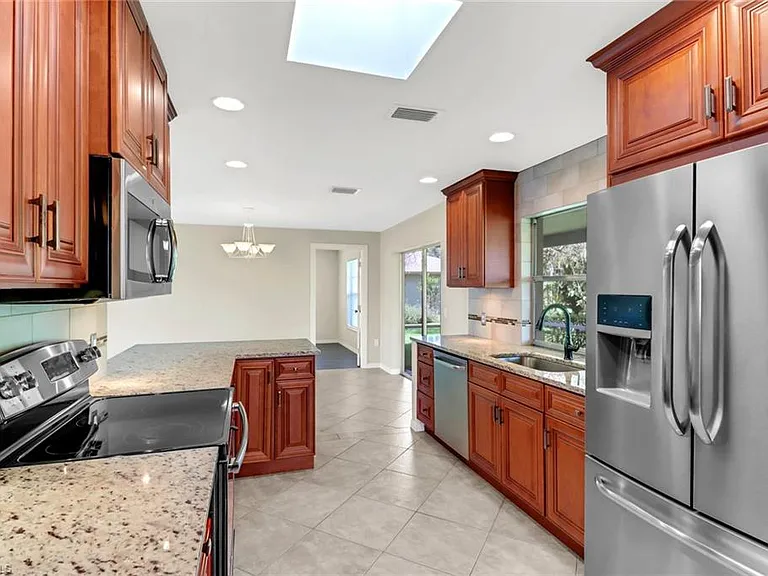 4472 Beechwood Lake Dr — Photo 11