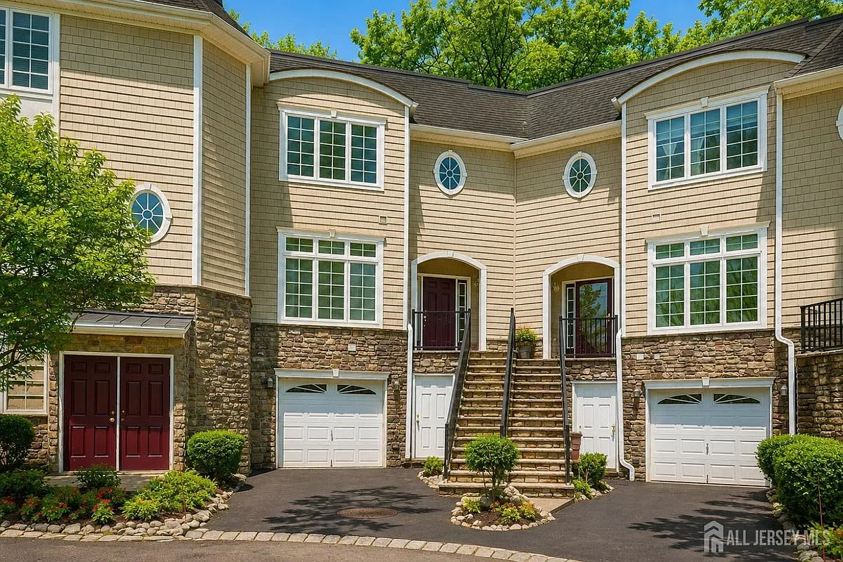 2 bed, 4.0 bath, 2530 sqft, $3,250 — Photo 1