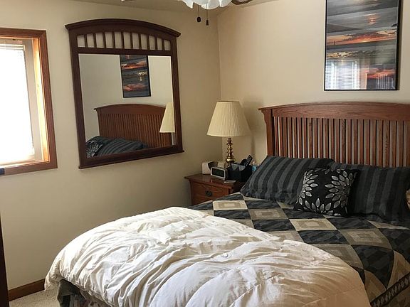 #1 Bedroom w/Queen Bed