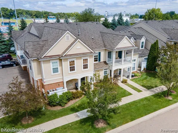 9103 Addington Dr, Commerce Township, MI 48390