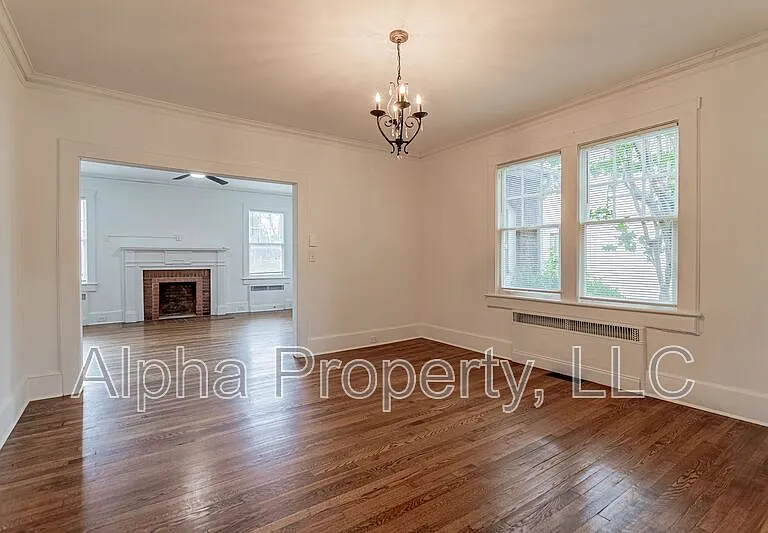 712 Augusta St — Photo 8